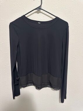 Women's lululemon Black Long-Sleeve Layered Hem Top